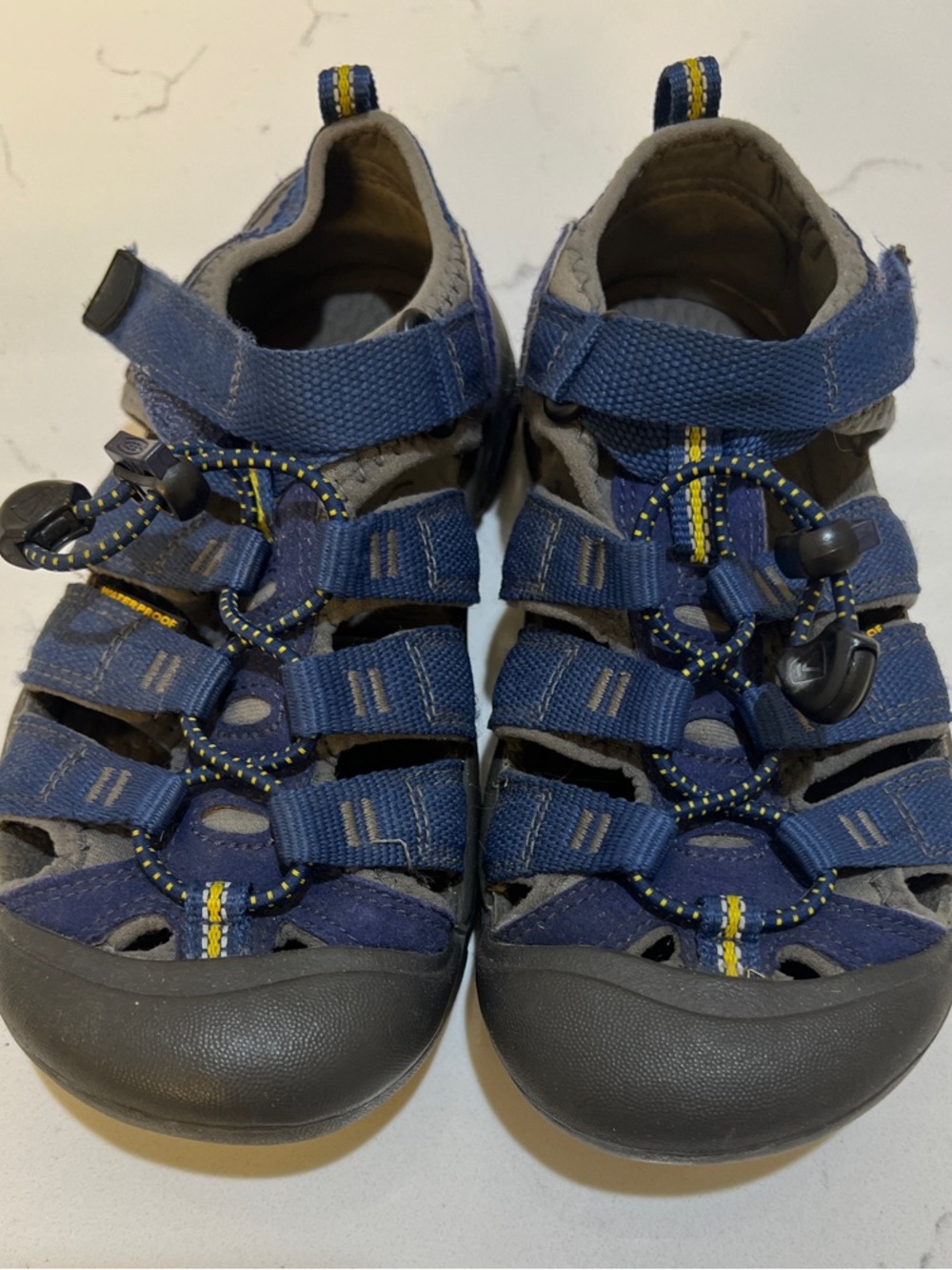 Keen Kids Navy Blue and Yellow Closed-Toe Sandals size 2